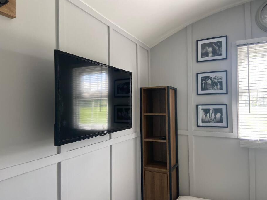 Beautiful Shepherd'S Hut Newmarket  Extérieur photo